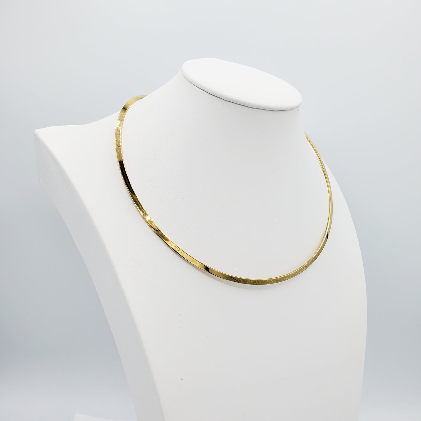 GS-5 Gargantilla Ross Satinlees Steel < 3mm de ancho> Color Oro NO incluye dije . Lo.puedes combinar con dijes CODIGO DE DIJES STAINLESS STEEL (PNS) CODIGO DE DIJES LAMINADO (PN)