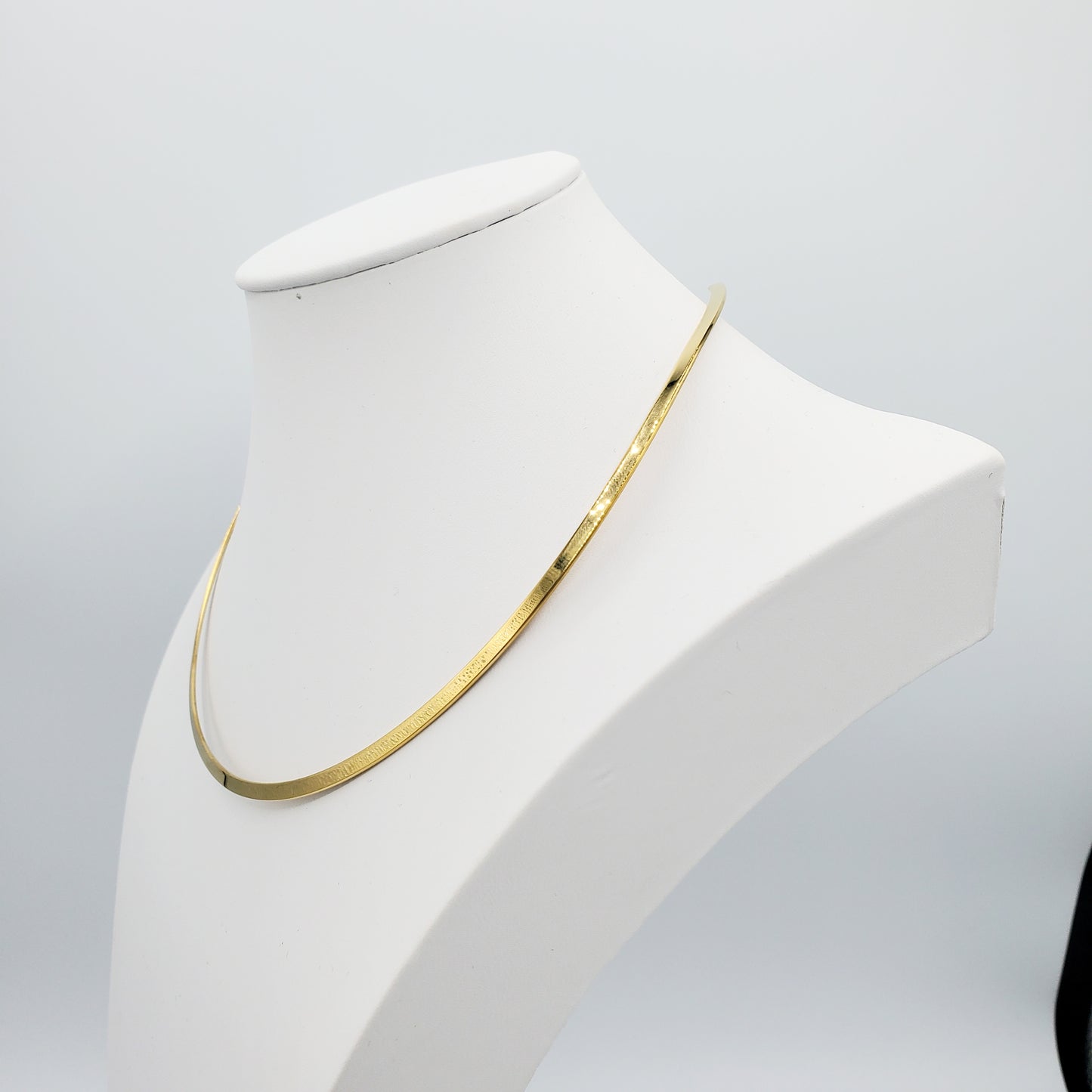 GS-5 Gargantilla Ross Satinlees Steel < 3mm de ancho> Color Oro NO incluye dije . Lo.puedes combinar con dijes CODIGO DE DIJES STAINLESS STEEL (PNS) CODIGO DE DIJES LAMINADO (PN)