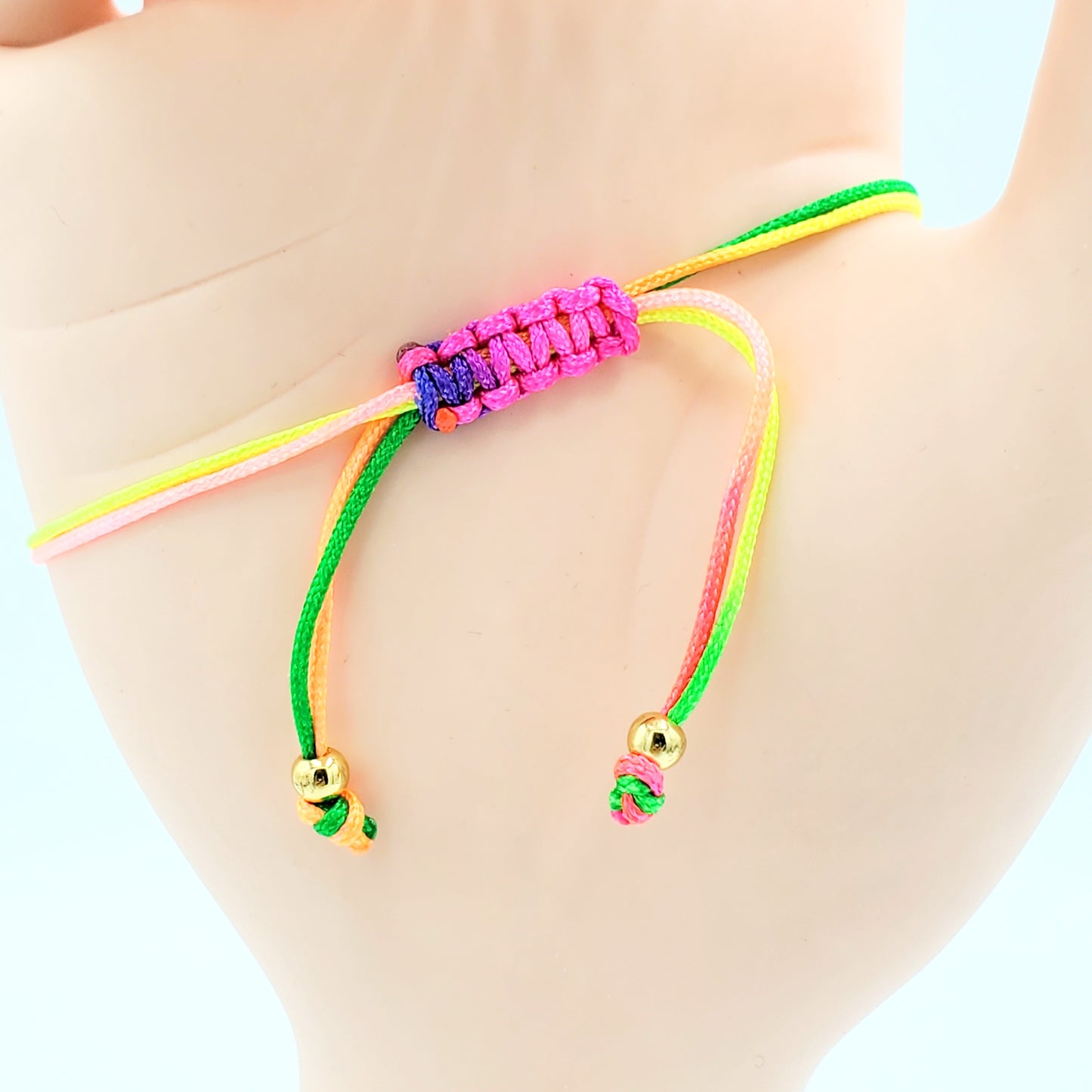 BA-193 Brazalete/Pulsera Ajustable Hilo Multicolor Cruz Piedra Roja 4"