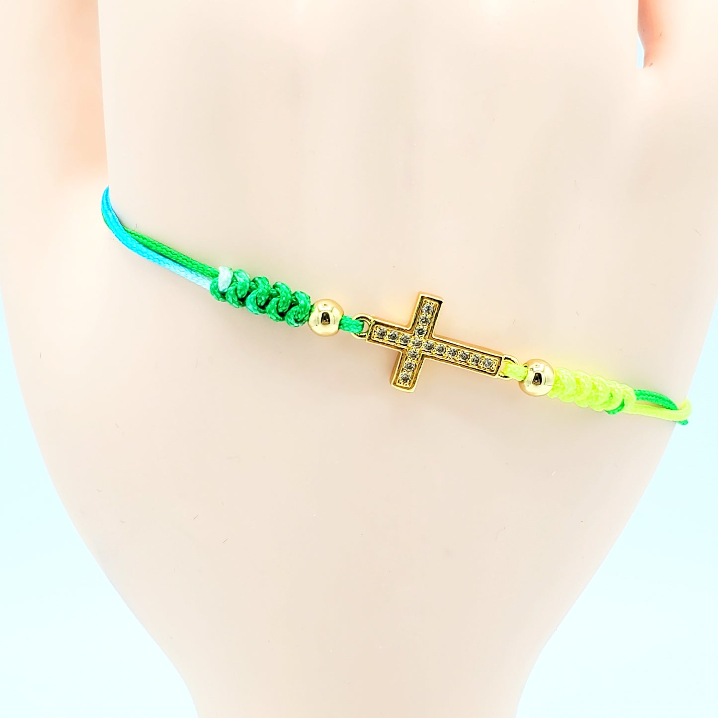 BA-194 Brazalete/Pulsera Ajustable Hilo Multicolor Cruz Piedra Blanca 4"