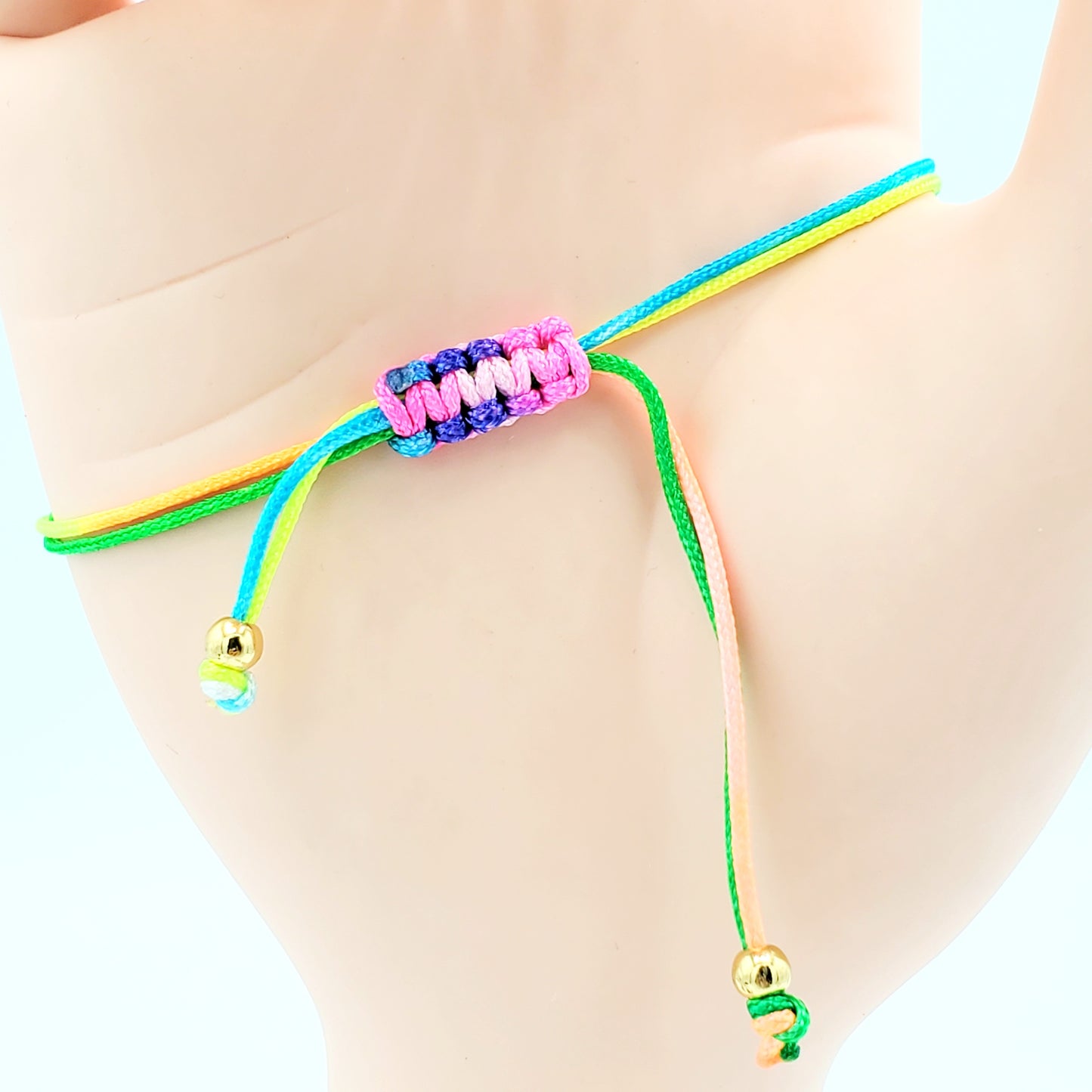 BA-194 Brazalete/Pulsera Ajustable Hilo Multicolor Cruz Piedra Blanca 4"