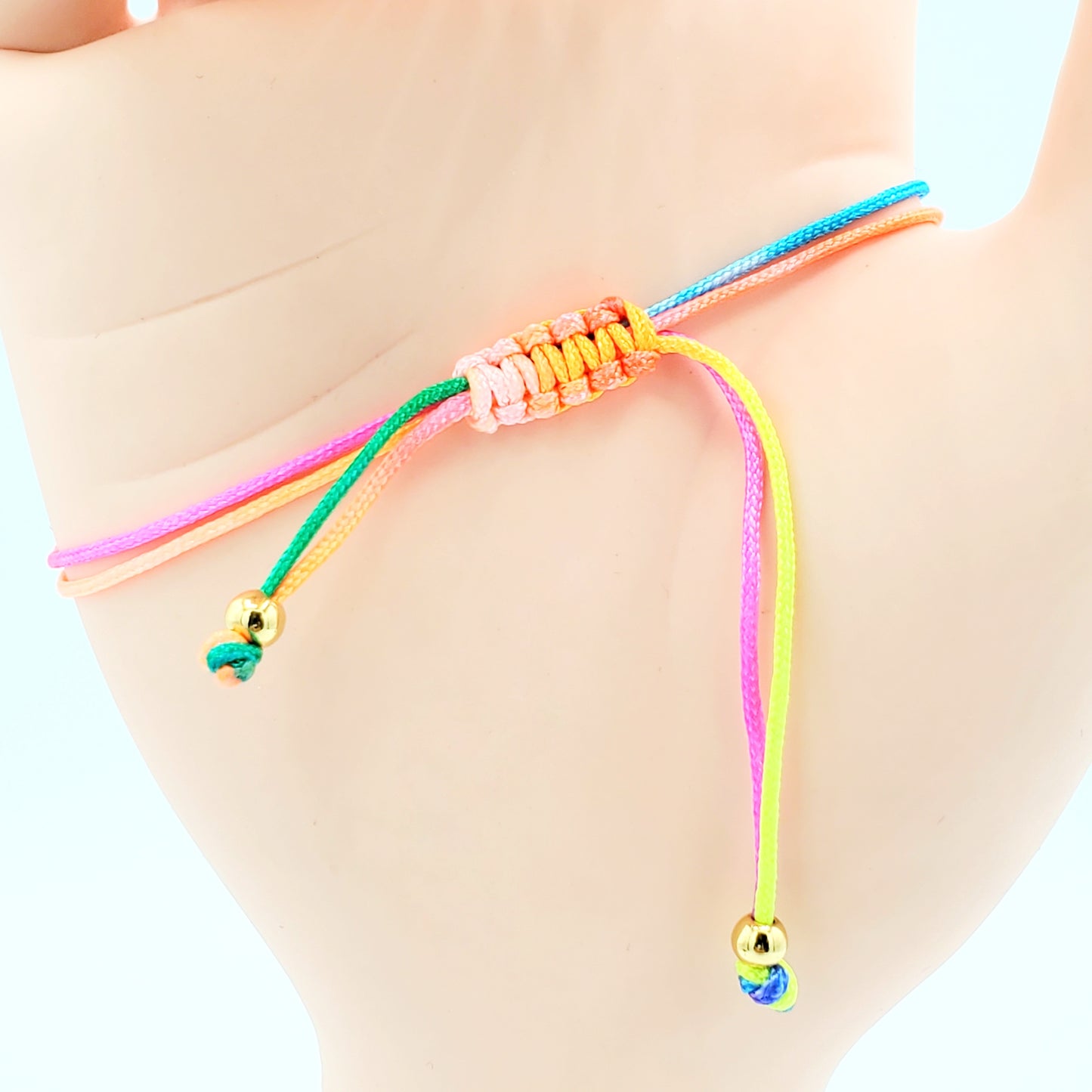 BA-196 Brazalete/Pulsera Ajustable Hilo Multicolor Mano de Fátima Piedra Blanca 4"