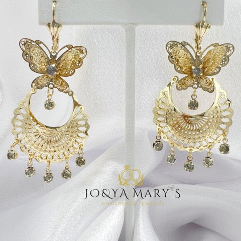 ER-0010 Aretes Largos con una Mariposa y Piedras Blancas Colgando