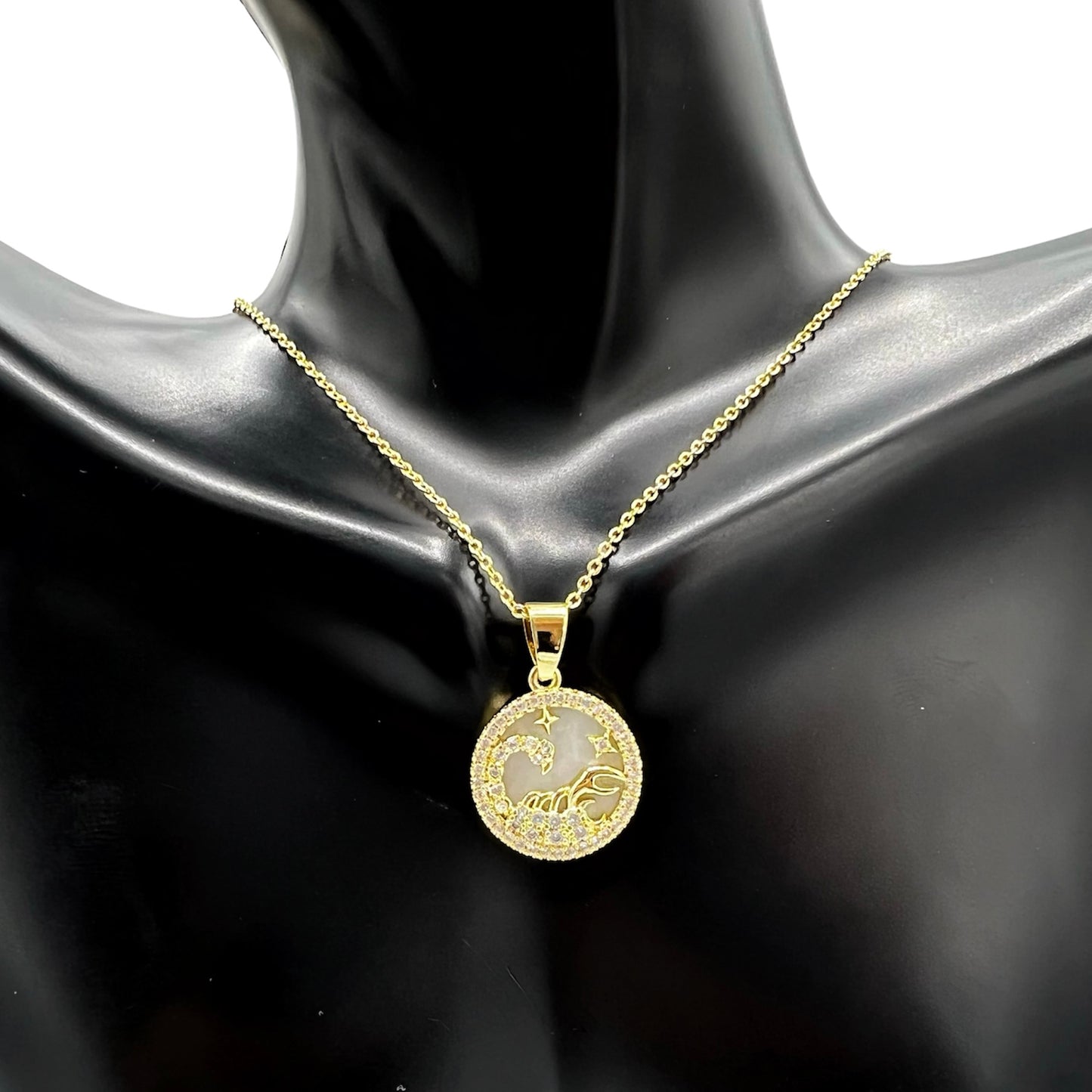 PN-0164 Dije Símbolos del Zodíaco Escorpio Piedra Zirconia Blanca 0.50" Incluye Cadena Mixta 18"-20"