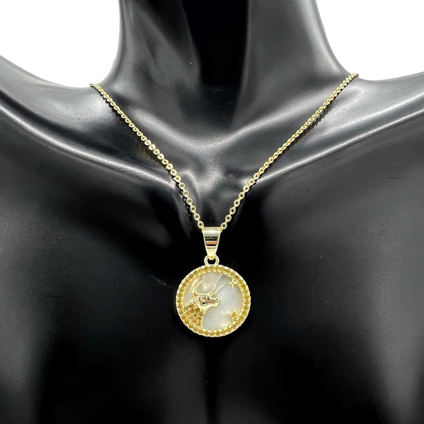 PN-0165 Dije Símbolos del Zodíaco Taurus Piedra Zirconia Amarilla 0.50" Incluye Cadena Mixta 18"-20"