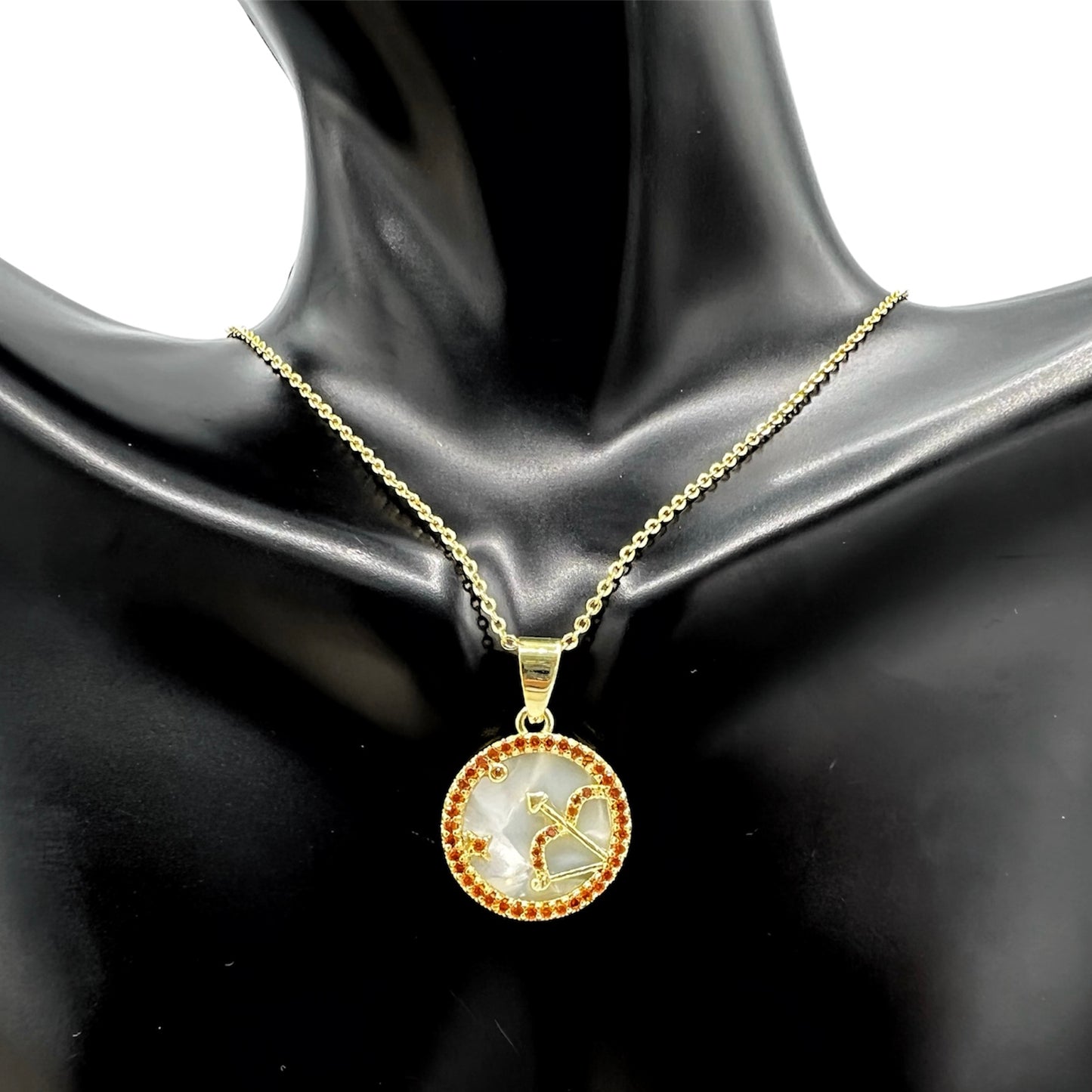 PN-0158 Dije Símbolos del Zodíaco Sagitario Piedra Zirconia Naranja 0.50" Incluye Cadena Mixta 18"-20"