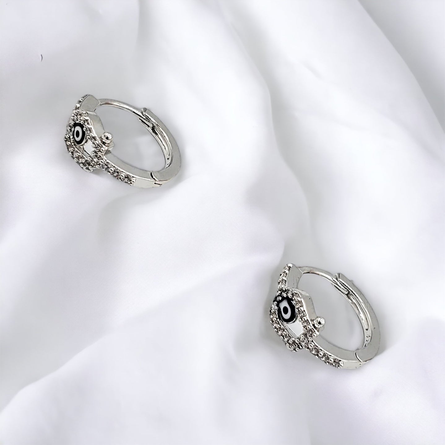 SER-50 Earrings/Aretes Ojo Turco Negro Zirconia Blanca 1cm 1pc