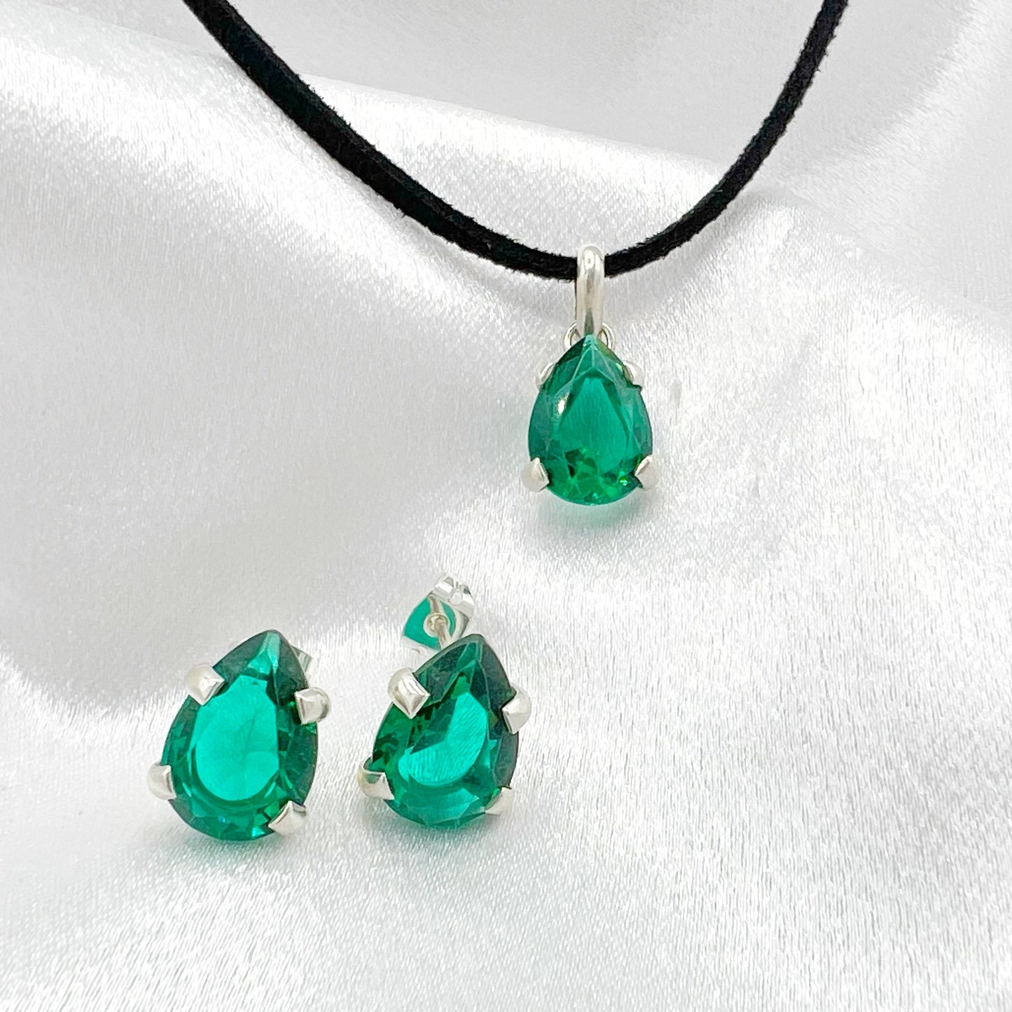 Turquoise Teardrop Set Pendant & Earrings